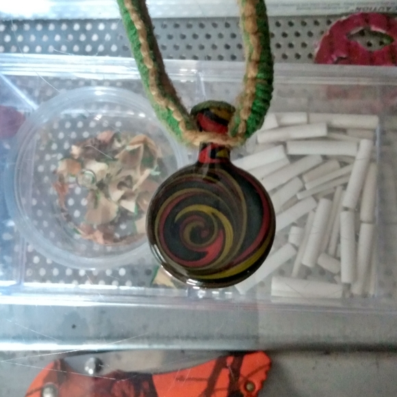 Vintage hand blown hemp necklace - Picture 2 of 3